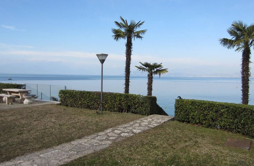 San Benedetto di Lugana Apartment | BLUE FRONT LAKE (if overbooked 👀CASA AMELIAS👀) with 2 bedrooms, 4 beds