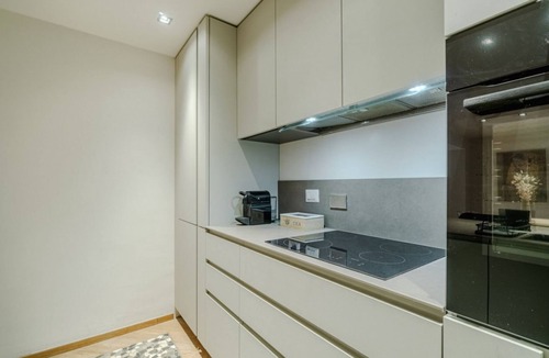 Roman Quarter Apartment | Bright and spacious 120 square meters apartment, perfect for four people, located on the second floor of a renovated period building (no elevator).The property enjoys an enviable location, just a short distance from some of Turin's main attractions, such