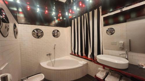 Monza Hotel | C rooms - Suite a tema con vasca - Motel Monza