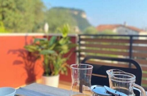Garda Apartment | Cà Masteva – Elegant Apartment with a Pool and Lake View