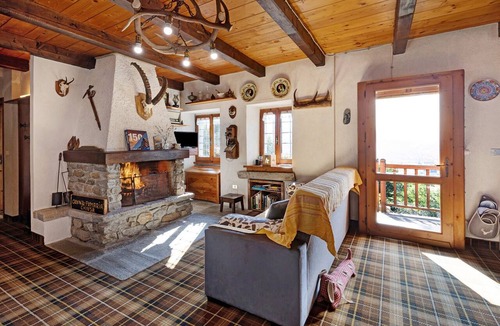 Crevoladossola House | Casa Alpinone: rustic independent country house with private garden and orchard
