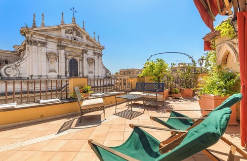 Rione VIII Sant'Eustachio Apartment | Casa Colonna, a Burghesius home
