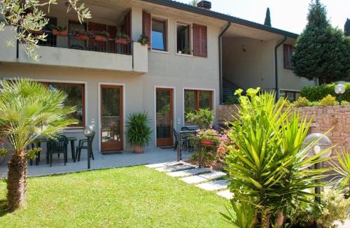 Malcesine Apartment | Casa Facchinetti Yellow apartment