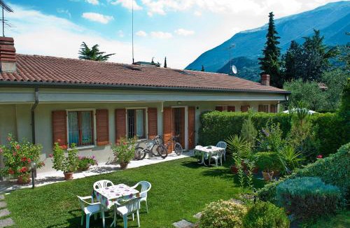 Malcesine Apartment | Casa Facchinetti Yellow apartment