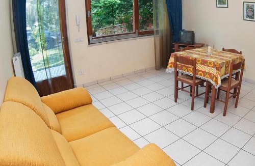 Malcesine Apartment | Casa Facchinetti Yellow apartment