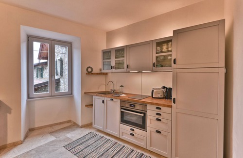 Muslone Apartment | Casa Greta by Theater Home - in the historic centre of Muslone