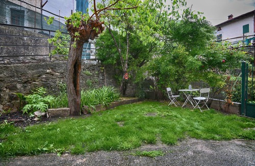 Muslone Apartment | Casa Greta by Theater Home - in the historic centre of Muslone