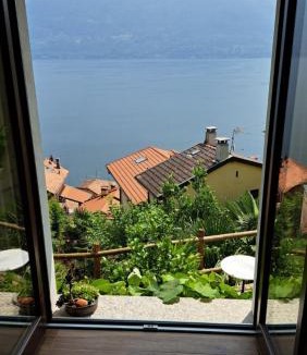 San Bartolomeo Apartment | Casa Lago Azzurro Atelier