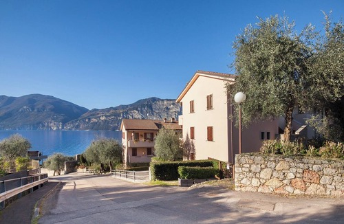 Magugnago Apartment | Casa Luna-Apartment with lake view and swimming pool, Casa Luna - Appartamento con vista lago e pisc