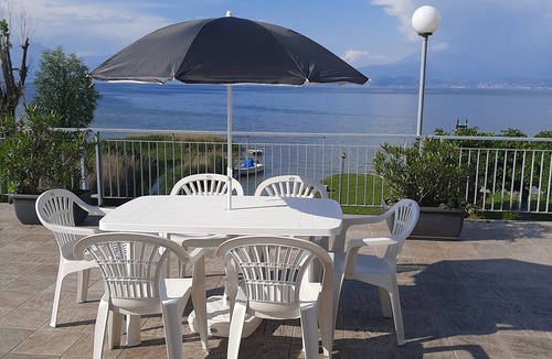 San Benedetto di Lugana Apartment | Casa Matilde in lakefront residence, Peschiera del Garda