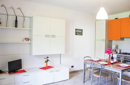 Cannobio Apartment | Casa Mirco: Arancione by Lago Reisen