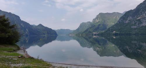 Vesta House | Casa nella pineta, a due passi dal lago