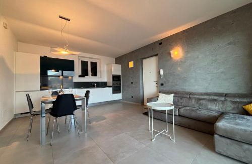 Santa Maria - Rezzonico Apartment | Casa Ole Swimming Pool and Lake View - Larihome A42
