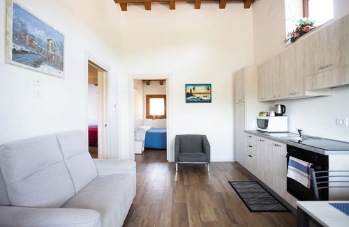 Montecchia di Crosara Apartment | Casa Oliver: Apartment with a view of the valley near Verona and Vicenza