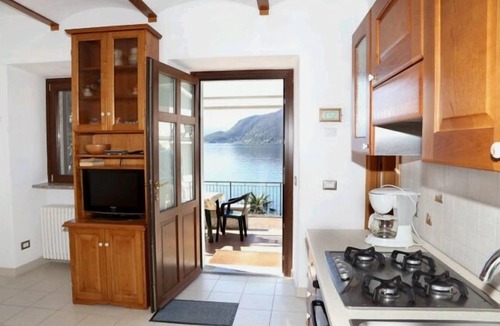Tronzano Lago Maggiore House | Casa Riva by Lago Reisen