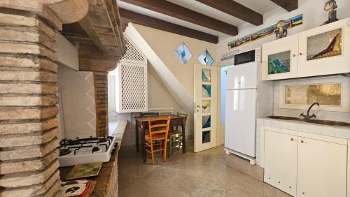 Burano House | Casa Yellow Corner - Seasons Real Estate - Burano