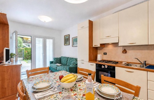 Colà Di Lazise House | Casa Zini- Apartment with Shared Pool & Garden, Colà di Lazise, Italy