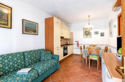 Colà Di Lazise House | Casa Zini- Apartment with Shared Pool & Garden, Colà di Lazise, Italy