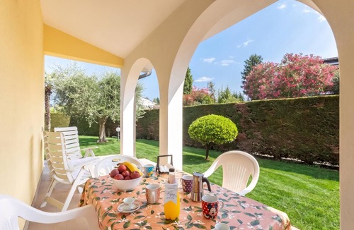 Colà Di Lazise House | Casa Zini- Apartment with Shared Pool & Garden, Colà di Lazise, Italy