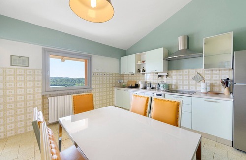 Gavardo House | Casale San Giacomo Guest House with Private Pool, Wi-Fi and Air Conditioning