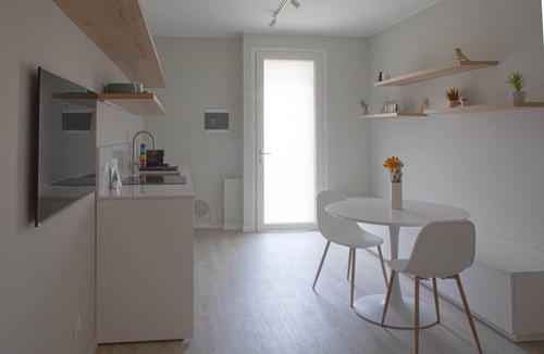 Central Station Apartment | CASATI, 2 · Glamour in città tra shopping e vita notturna