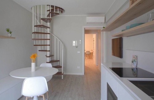 Central Station Apartment | CASATI, 2 · Glamour in città tra shopping e vita notturna