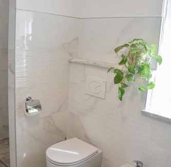 Luino Apartment | Central & Modern - 2 Bedrooms with Balcony & Parking