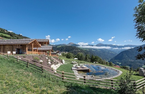 Spinga Apartment | Chalet Mountain with Mountain Views, Sauna, Hot Tub and Wi-Fi
