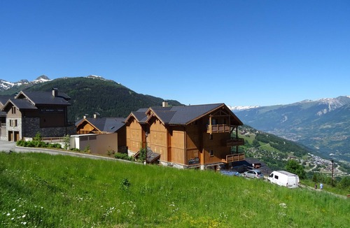 Vallandry Apartment | Charming 4-room apartment, sleeps 8, near slopes, parking, WIFI