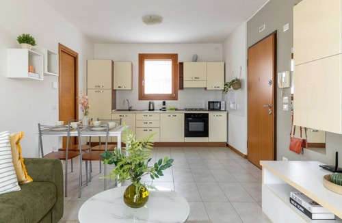Carpenedo Apartment | ChatGPT ha detto:The SpaceWelcome to your corner of tranquility at the gateway to Venice!This cozy apartment in Mestre is the ideal solution for those who want to enjoy Venice stress-free, thanks to its strategic location in a quiet, safe, and well-serve