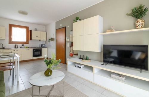 Carpenedo Apartment | ChatGPT ha detto:The SpaceWelcome to your corner of tranquility at the gateway to Venice!This cozy apartment in Mestre is the ideal solution for those who want to enjoy Venice stress-free, thanks to its strategic location in a quiet, safe, and well-serve