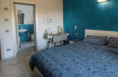 Porotto House | Classic Triple Room BLU ROOM