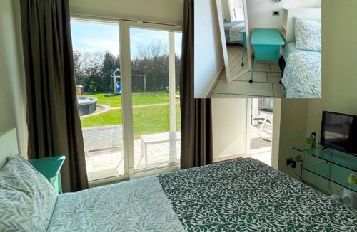 Ferrara House | Comfort Double Room with Pool View