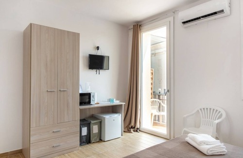 Peraga House | Comfortable room with private bathroom is part of the San Vincenzo Rooms Guest House and is perfect for 2 guests. The accommodation is located in the renovated building in Vigonza, which is 10 minutes by car from the center of Padua and on the direct rou