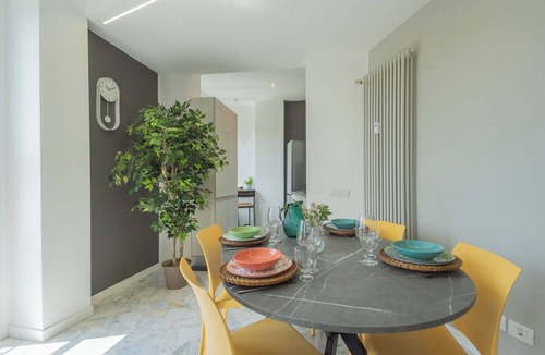 Como Apartment | Como Panorama - Two Bedroom Apartment, Sleeps 5