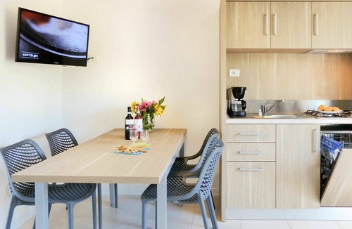 Cavalcaselle Apartment | Cosy apartment for 6 people with WIFI, A/C, pool, TV and balcony