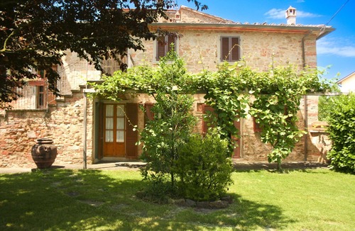 Le Piazze Apartment | Cosy apartment for 4 people with pool, WIFI, TV and pets allowed, close to Cortona
