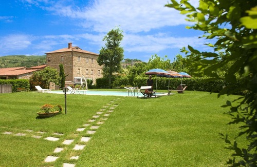 Le Piazze Apartment | Cosy apartment for 4 people with pool, WIFI, TV and pets allowed, close to Cortona