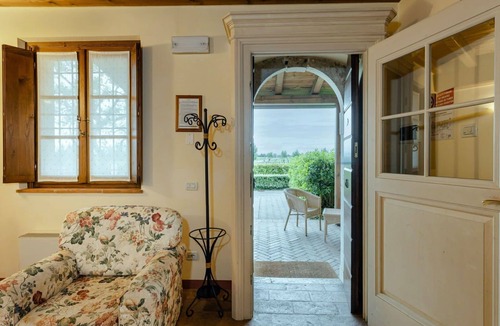San Benedetto di Lugana Apartment | Cosy apartment for 6 guests with WIFI, pool, A/C, TV, terrace and parking