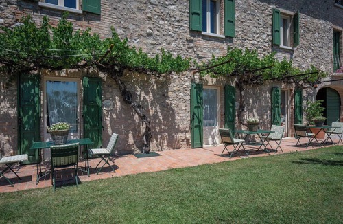 Pozzolengo Villa | Cosy apartment in villa for 5 people with A/C, WIFI, pool, close to Sirmione
