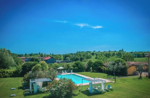 Pozzolengo Villa | Cosy apartment in villa for 5 people with A/C, WIFI, pool, close to Sirmione