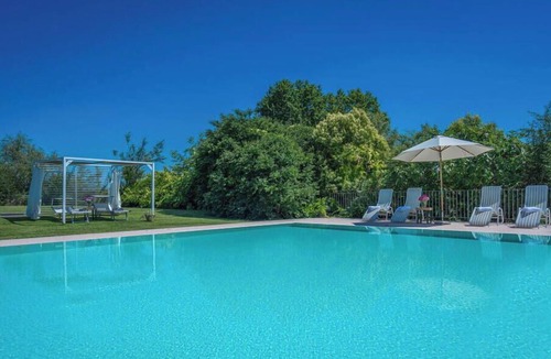 Pozzolengo Villa | Cosy apartment in villa for 2 people with WIFI, A/C, pool and pets allowed, close to Sirmione