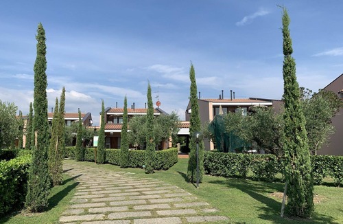 Moniga del Garda Apartment | Cosy apartment for 2 people with A/C, pool, WIFI, TV, balcony and pets allowed