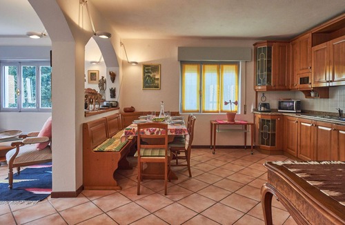 Santa Maria - Rezzonico Apartment | Cosy apartment for 4 guests with WIFI, TV, terrace and pets allowed