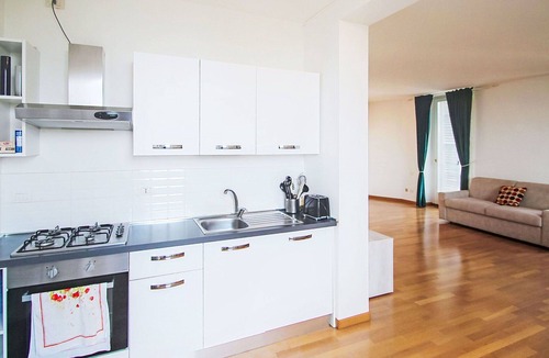 Meina Apartment | Cosy apartment for 4 people with pool and TV