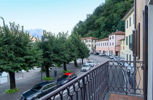Dongo Apartment | Cosy apartment for 6 guests with WIFI, TV, balcony and pets allowed