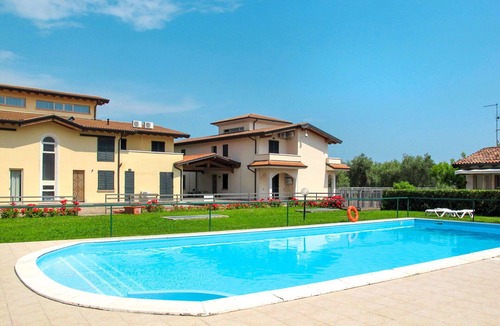 Cunettone-villa Apartment | Cosy apartment for 6 people with A/C, pool, WIFI, TV, balcony and pets allowed