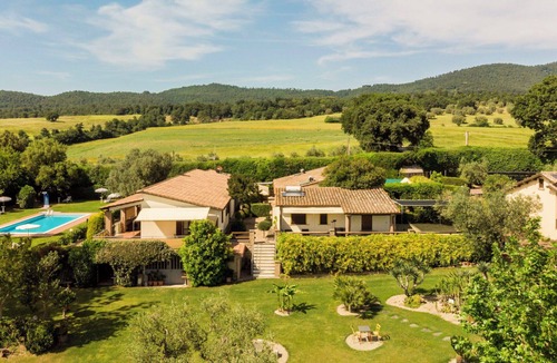 Bolsena Villa | Cosy apartment in villa for 6 people with WIFI, pool, TV, terrace and pets allowed