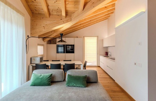 Pinzolo Villa | Cosy apartment in villa for 4 people with WIFI, A/C, TV and balcony