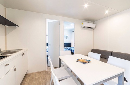 Zona XXXIV Casal Palocco House | Cosy apartment in villa for 6 guests with A/C, pool, WIFI, TV, terrace and pets allowed